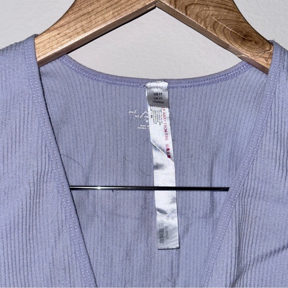 LIKE NEW Women’s Out From Under Urban Outfitters Periwinkle Low V-Neck Bodysuit - Picture 2 of 11